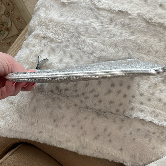 Nwt and Dustbag Balenciaga pebbled leather silver pouch, can be used as a clutch - Picture 5 of 8